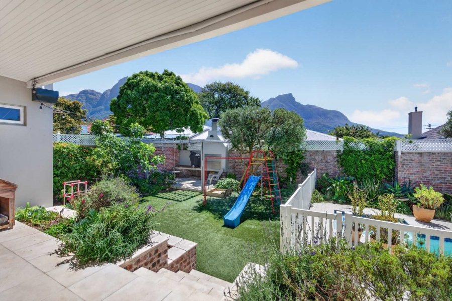 5 Bedroom Property for Sale in Claremont Upper Western Cape